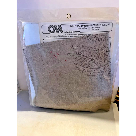 NIP 1982 Columbia Minerva Stamped Cross Stitch Kit Daisies Flowers Vintage Retro - Picture 2 of 2